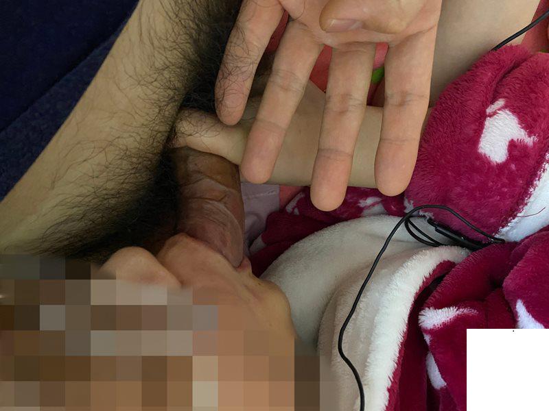 家有騷妻吃雞雞，炮機預告貼，電動大JJ即將入侵小騷逼 (21P)