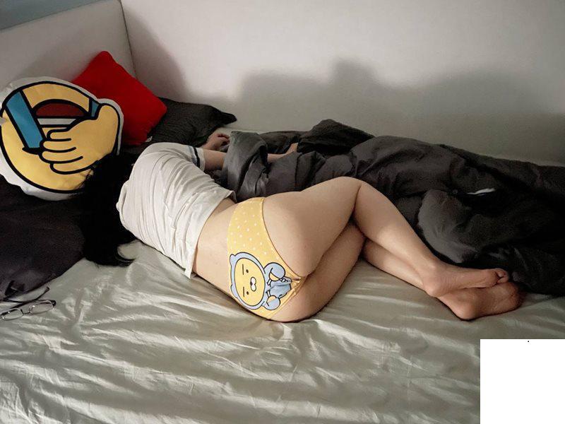 巨乳人妻居家生活自拍照外流 (30P