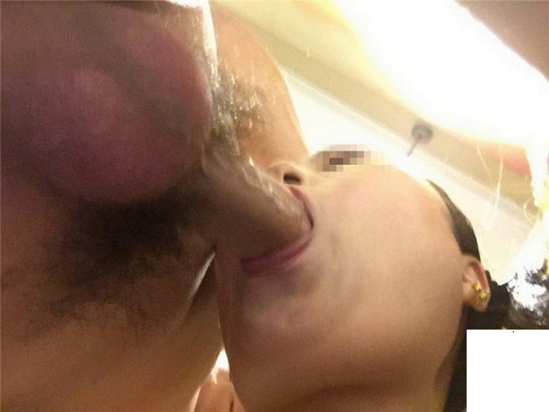 不停的在小少婦的身體里抽插 (15P)
