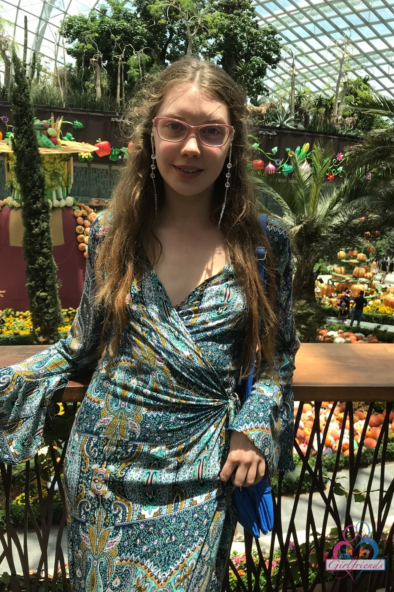 俄罗斯美女 Elena Koshka 在度假照片合集中展示她毛茸茸的阴户