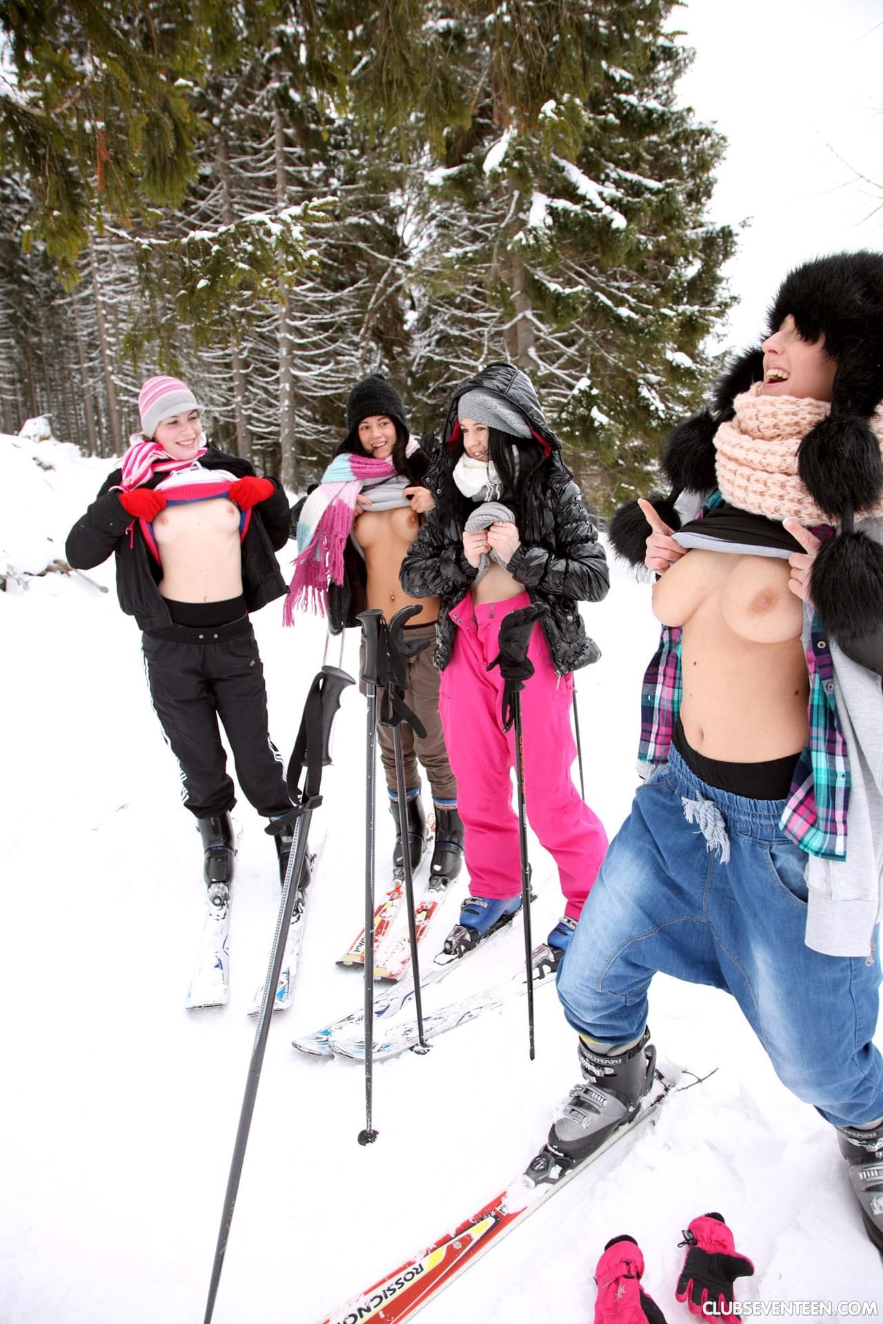 淫欧洲青少年脱衣服和有热groupsex滑雪一整天后