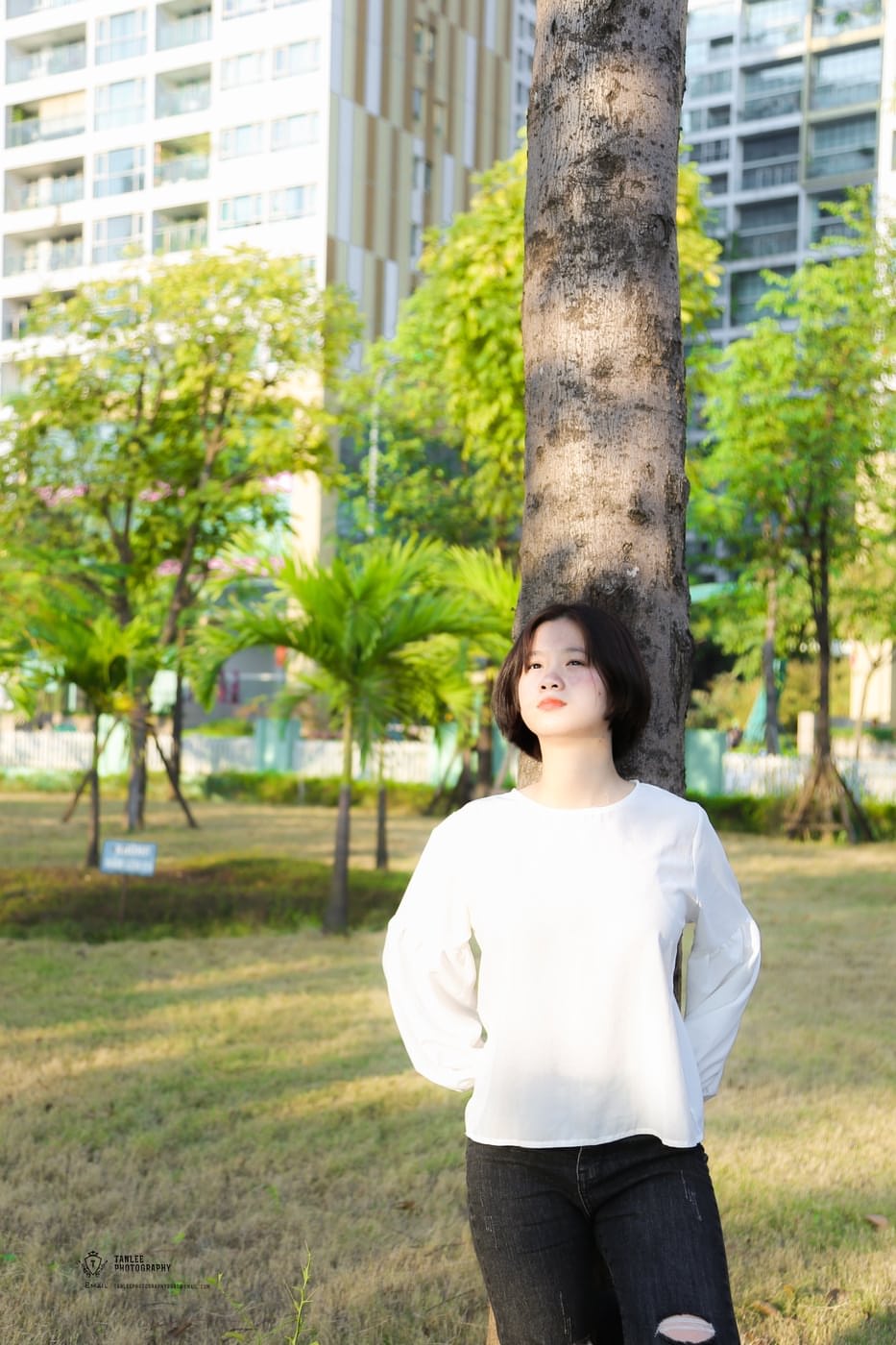 迷人的亚洲宝贝 Julia My Le 在她的合辑中摆姿势和做爱