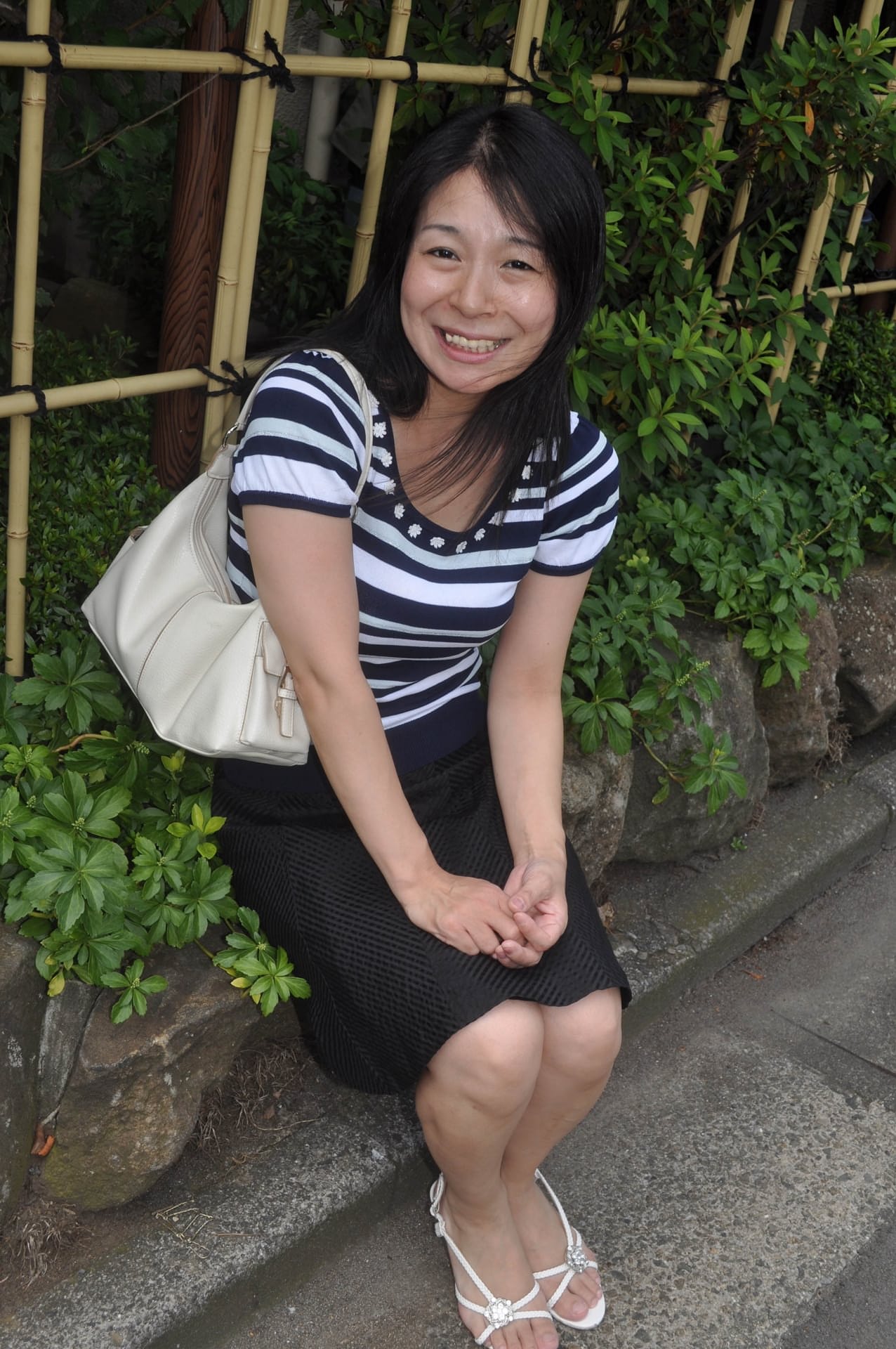 身材娇小的日本老奶奶织田明子脱衣展示湿漉漉的海狸毛
