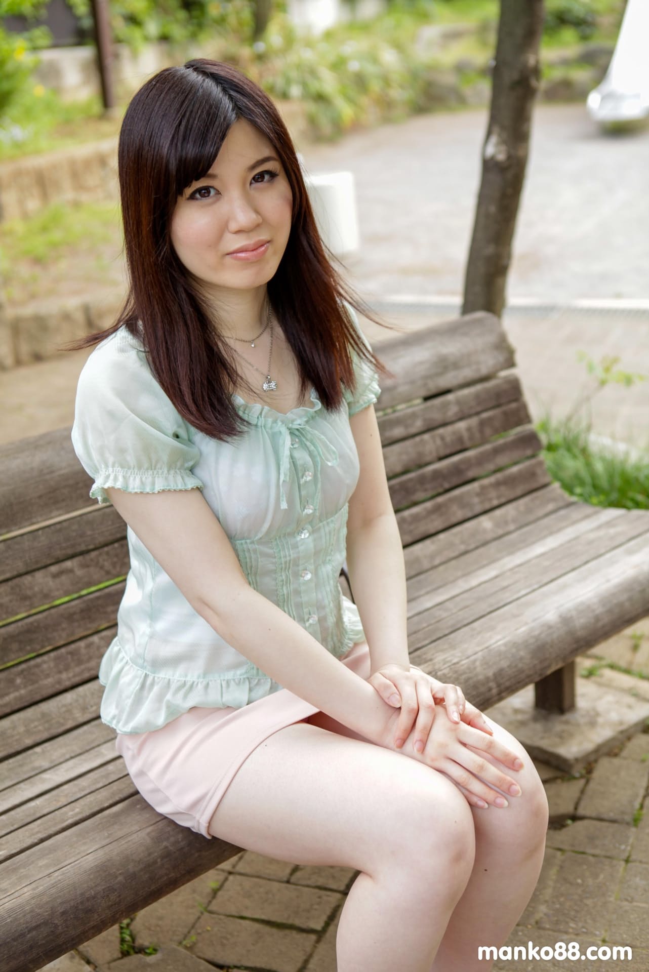 日本新手在面包车里被陌生人剥光衣服并用手指干