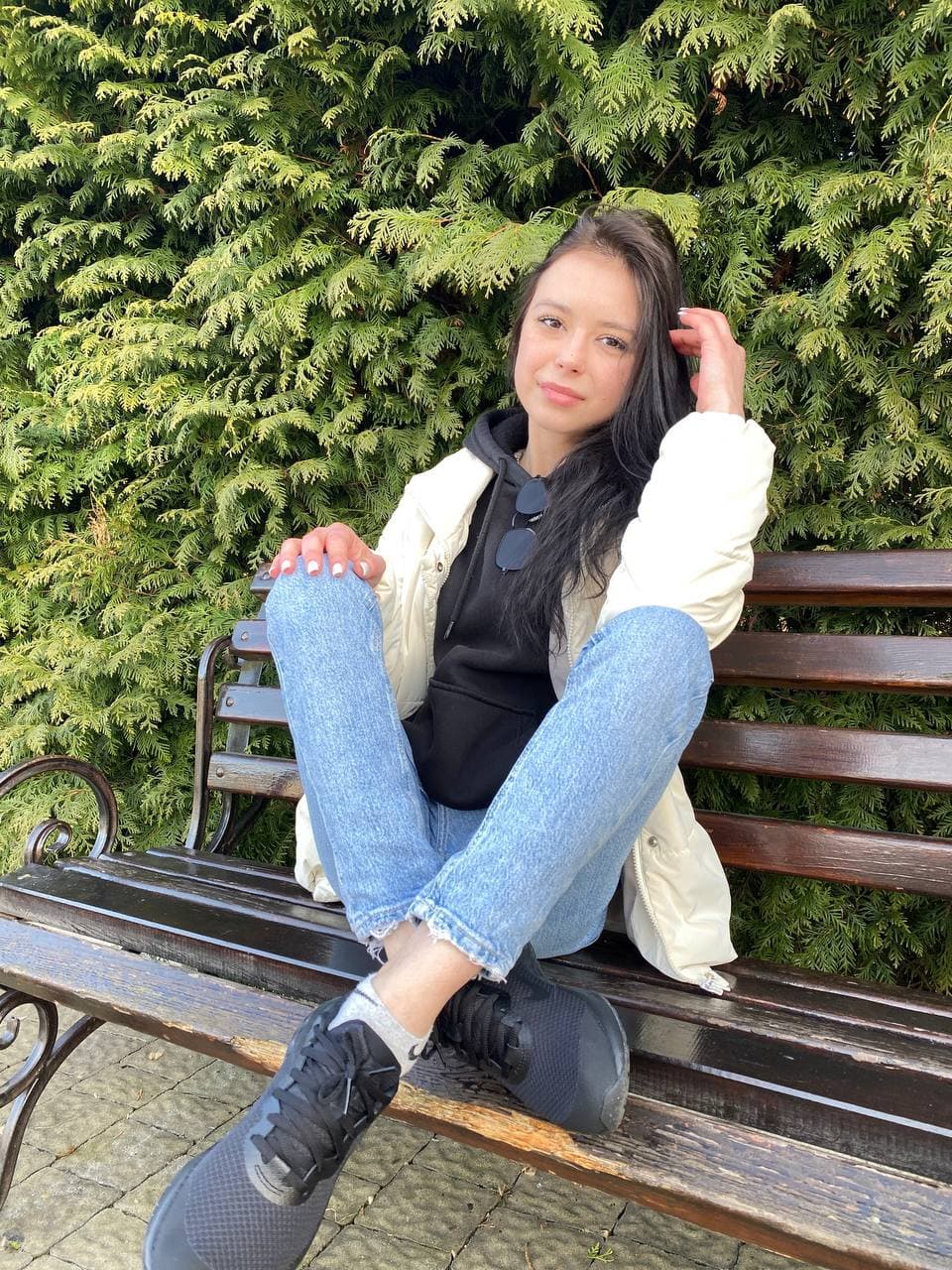 黑发美少女莫莉-罗换上星期三亚当斯造型