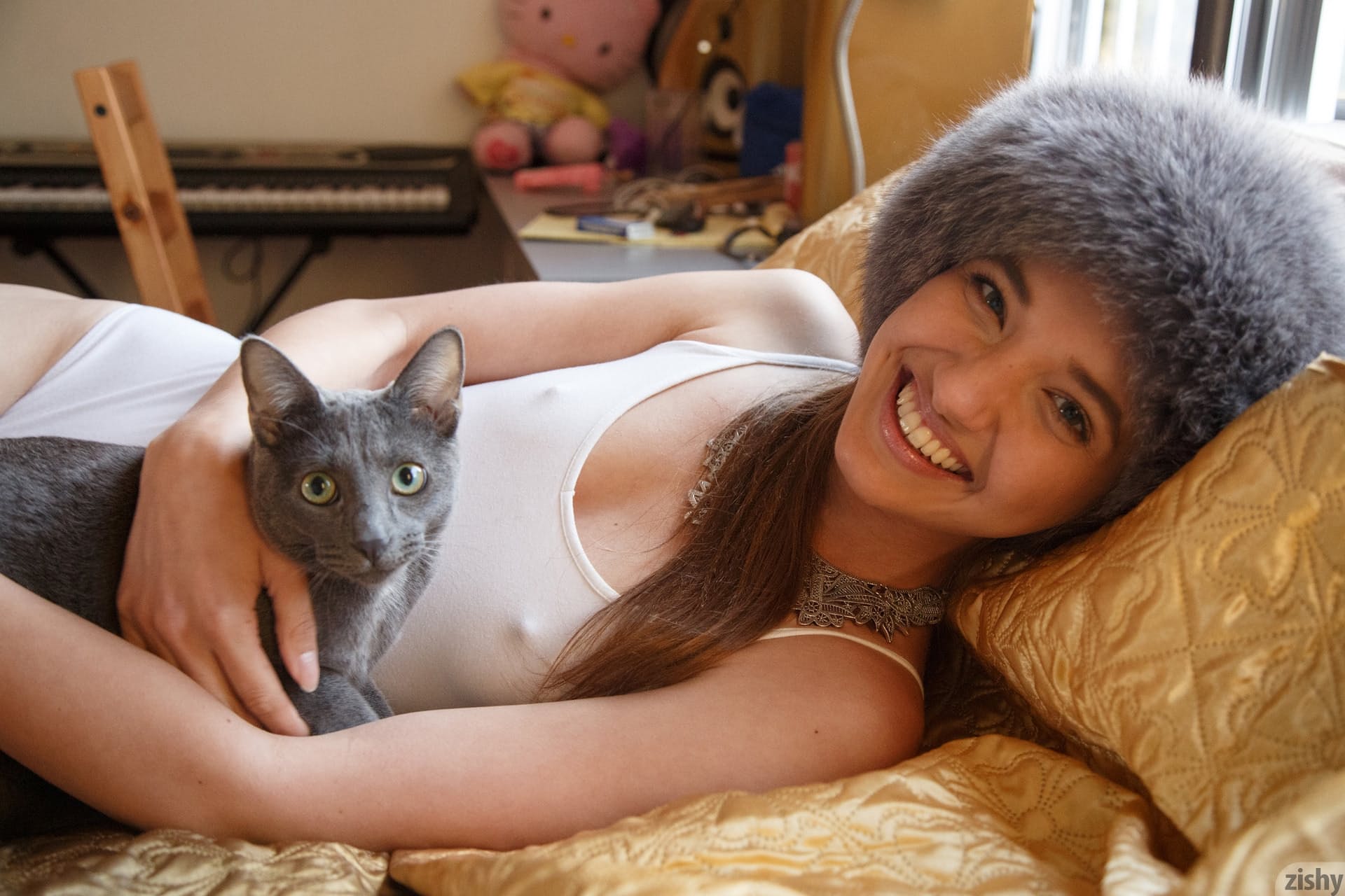 少女女友 Maria Turova 在家中露出小屁股和小奶子
