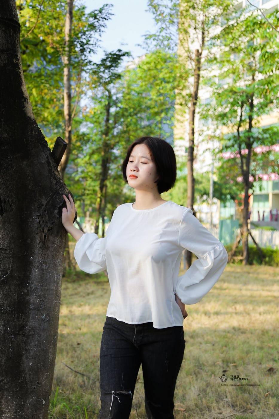 迷人的亚洲宝贝 Julia My Le 在她的合辑中摆姿势和做爱