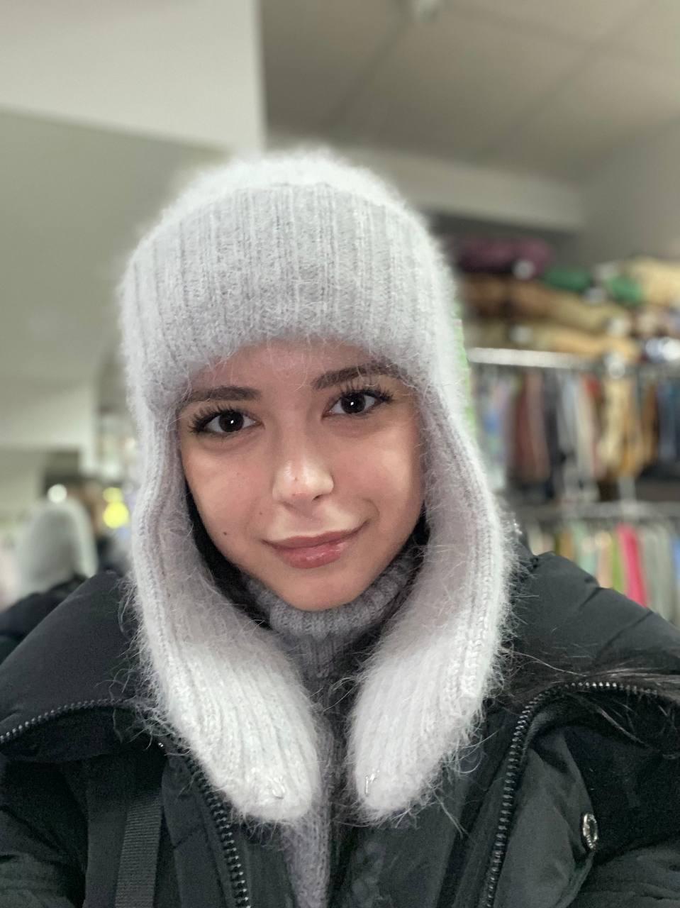 黑发美少女莫莉-罗换上星期三亚当斯造型