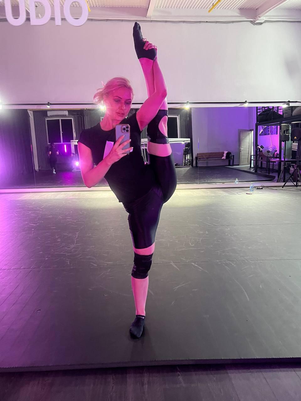 OnlyFans Anna Delos 表演的 Anna Delos 色情图片