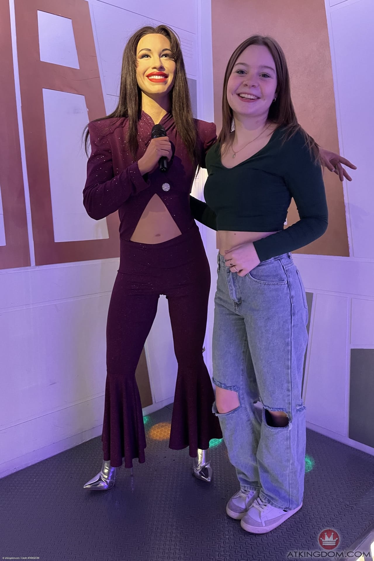 业余蜜糖 Adrianna Jade 露出性感的屁股和毛茸茸的阴部