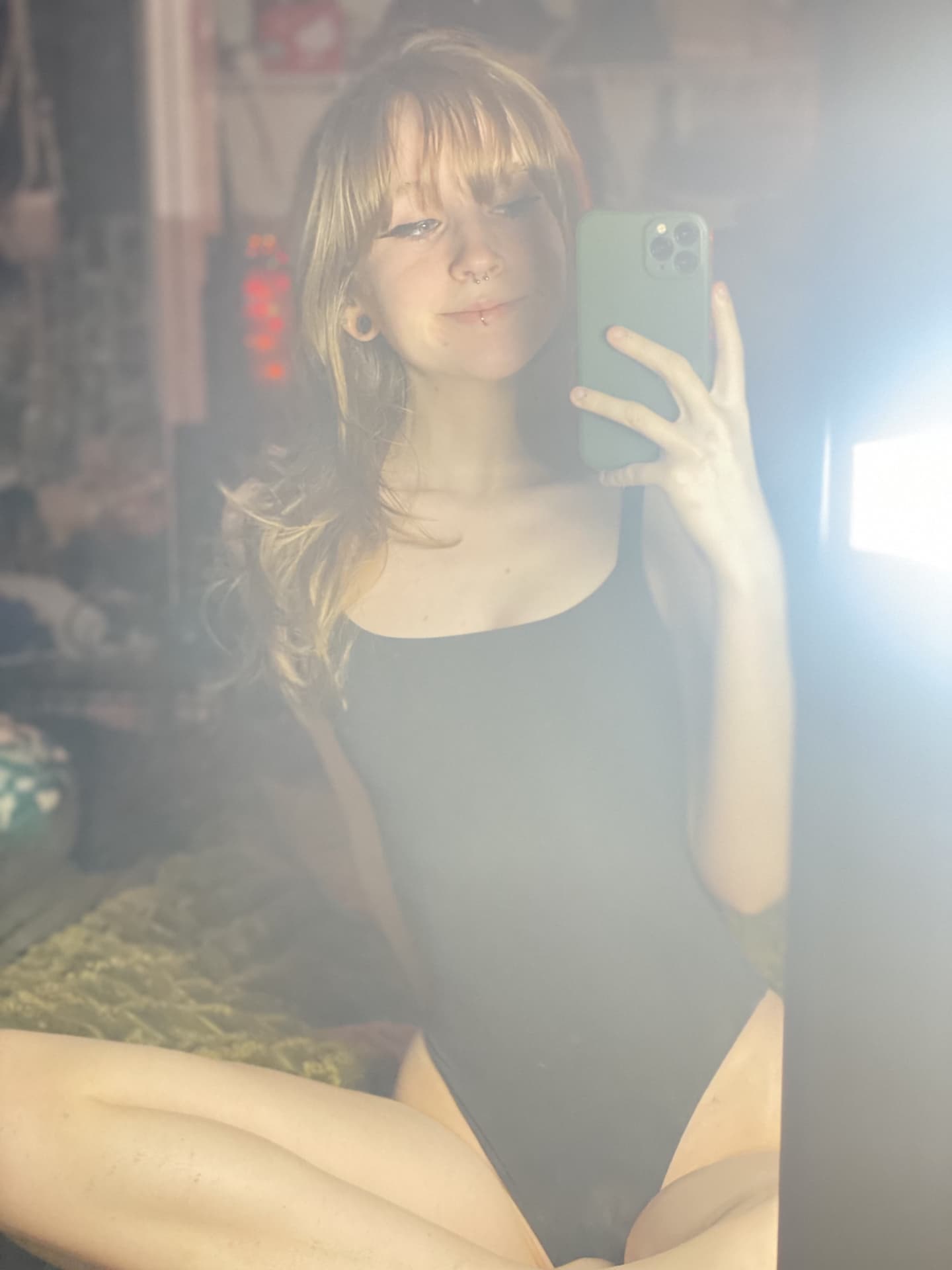 OnlyFans Teenzy Bella 的裸体图片