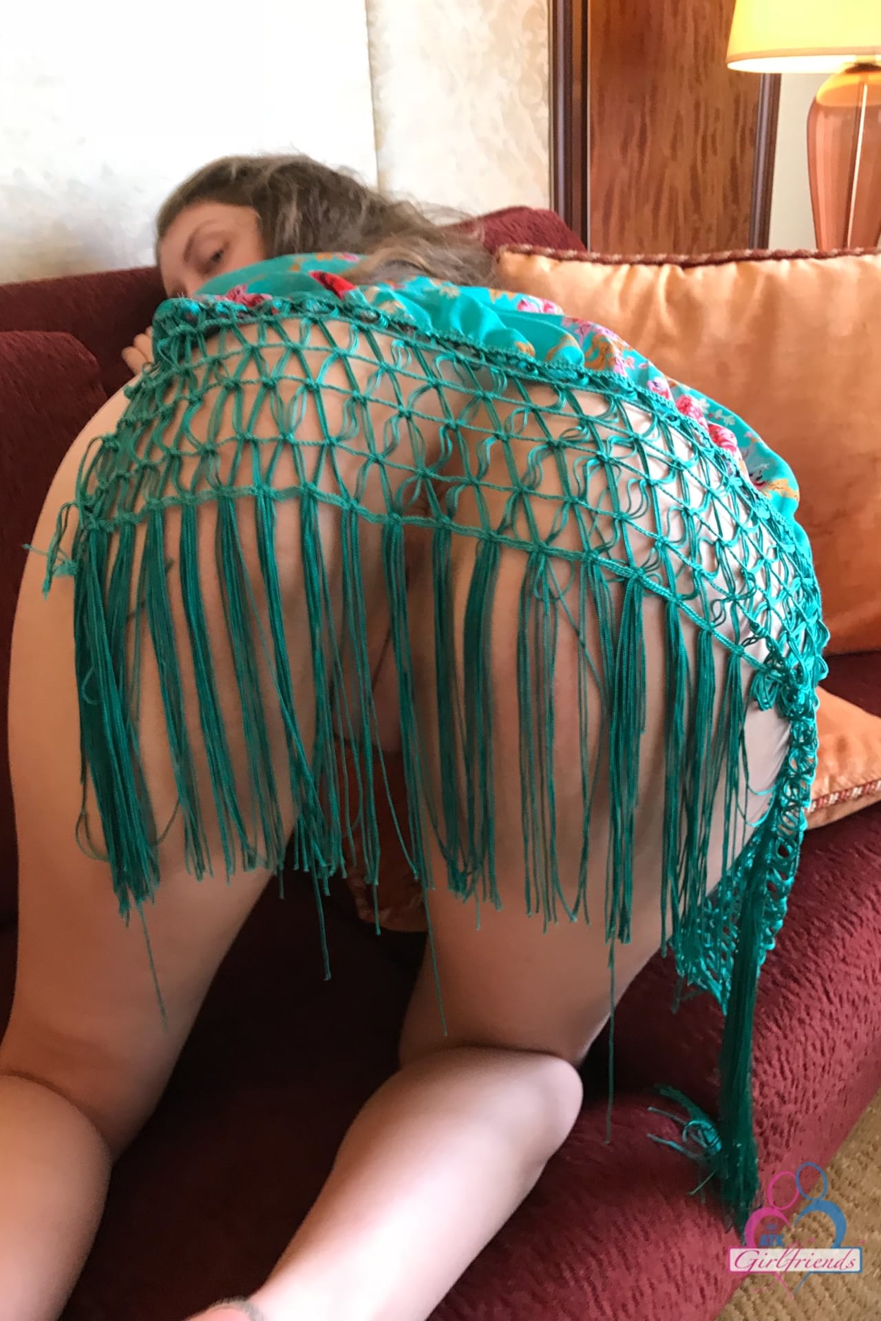 俄罗斯美女 Elena Koshka 在度假照片合集中展示她毛茸茸的阴户