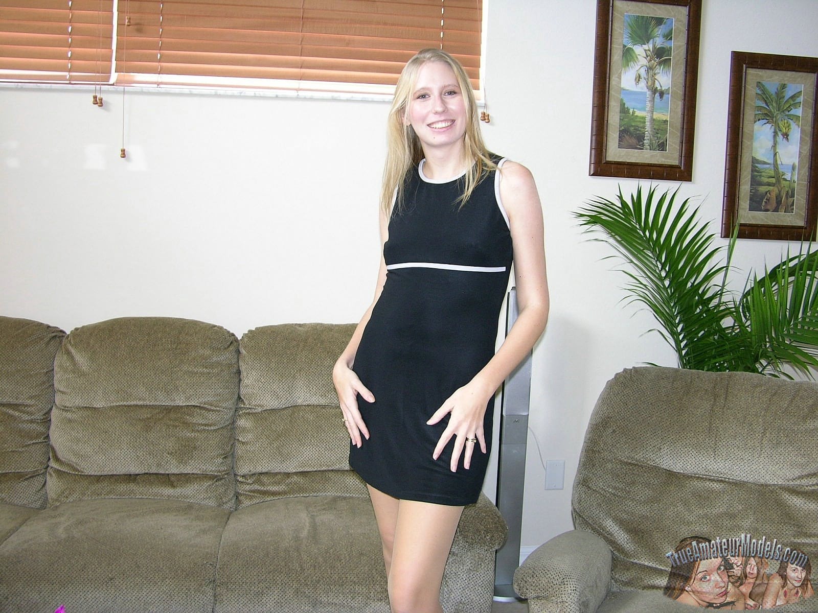 Blonde amateur shows her pantyhose in upskirt mode before shaving in a bath