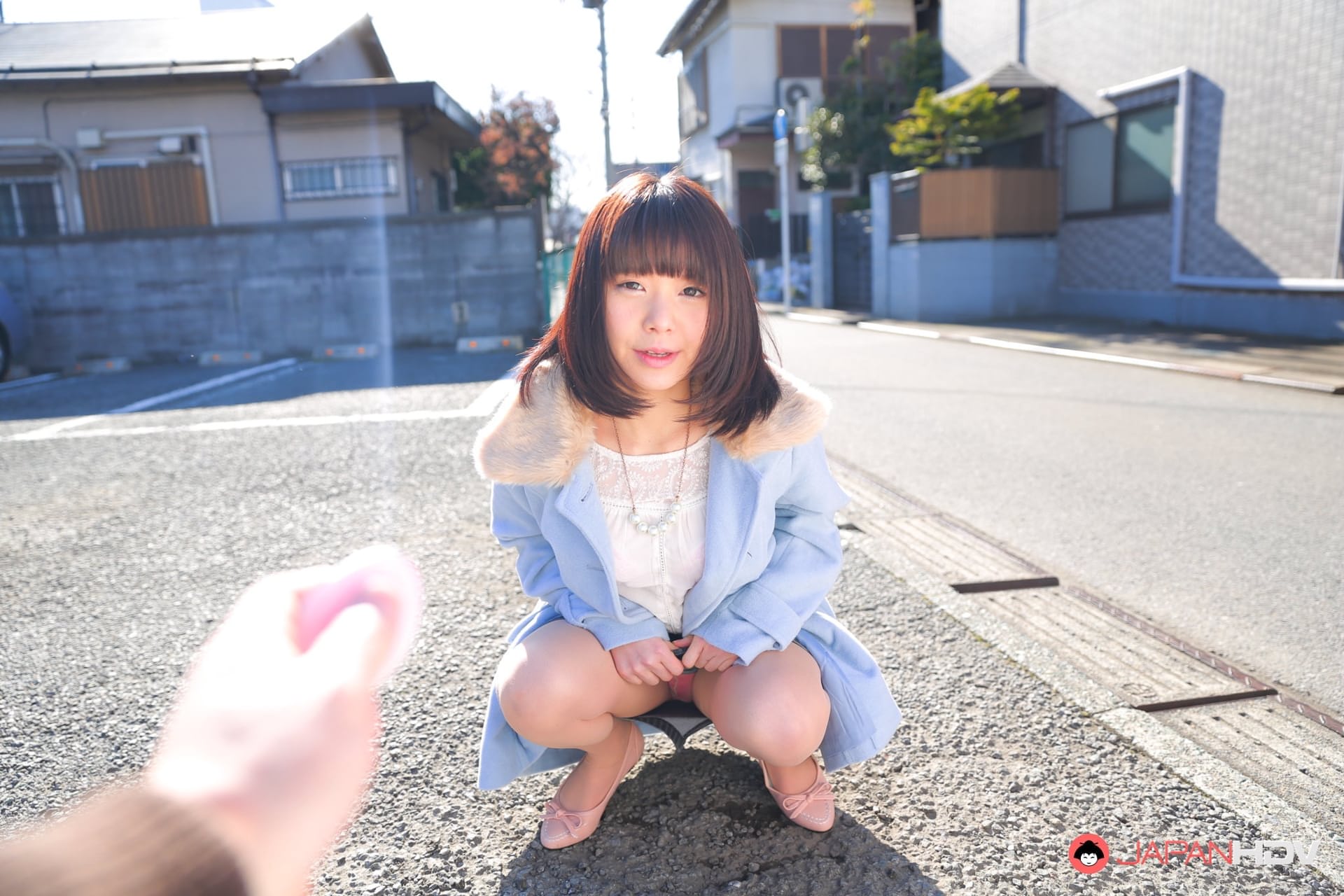 可爱的日本女孩 Haruka Miura 在公共场合暴露下体