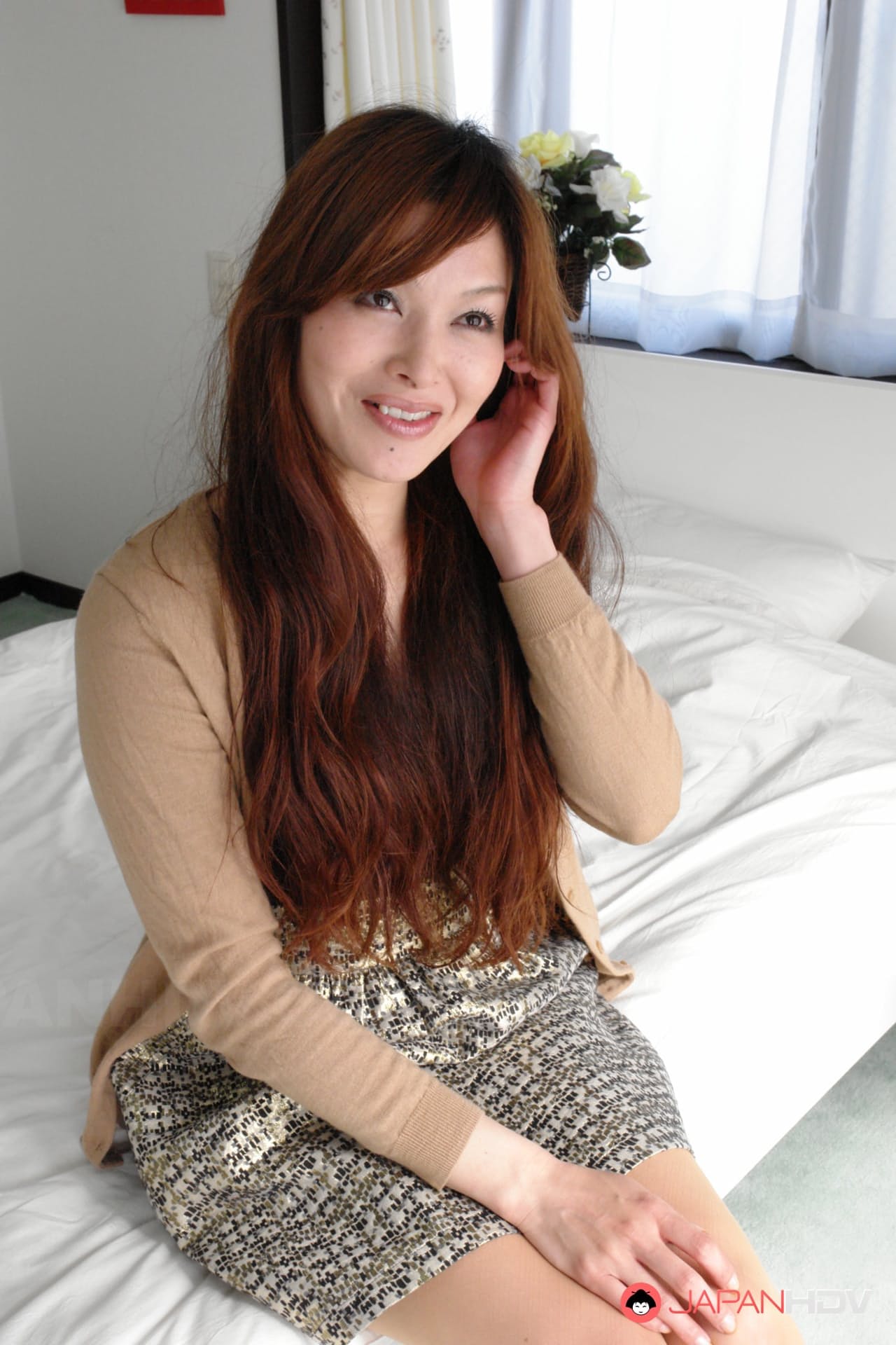 日本熟女加纳瞳在与外国人发生关系前，私处被爱抚