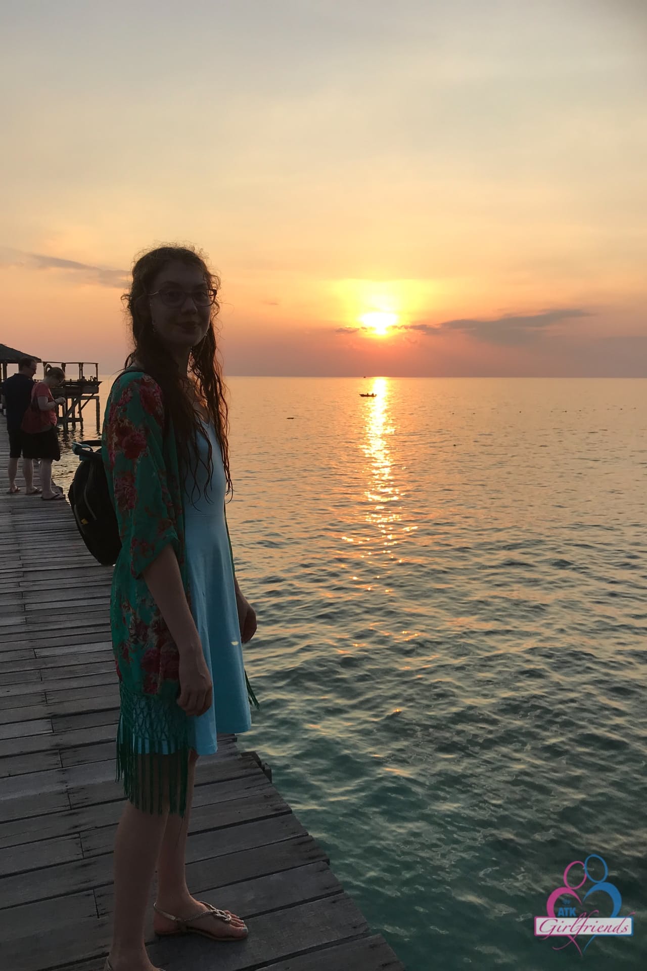 俄罗斯美女 Elena Koshka 在度假照片合集中展示她毛茸茸的阴户