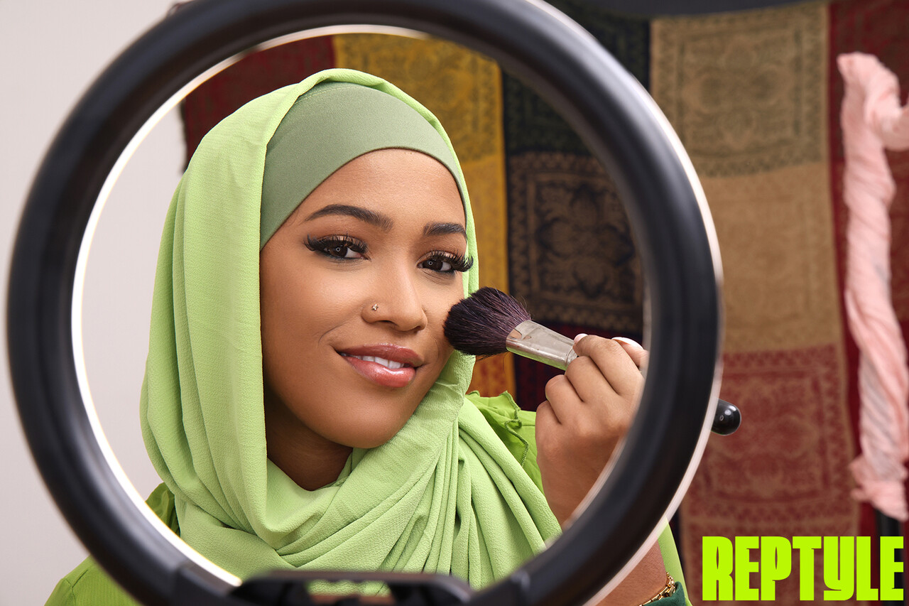 Arab woman bangs a boy after seducing him while wearing a hijab