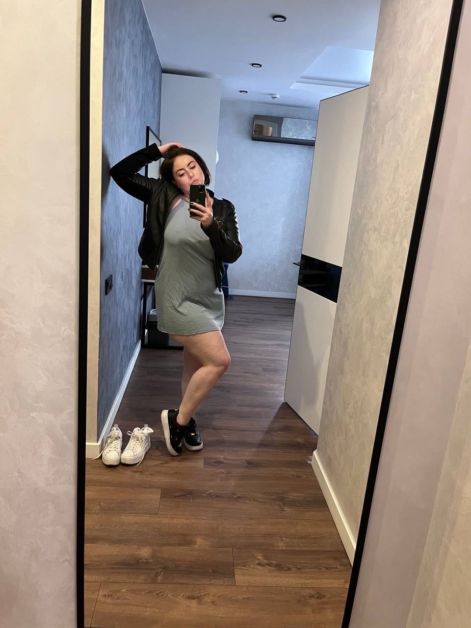 胖乎乎的 OnlyFans 凸轮宝贝展示她的大屁股和剃光的阴部