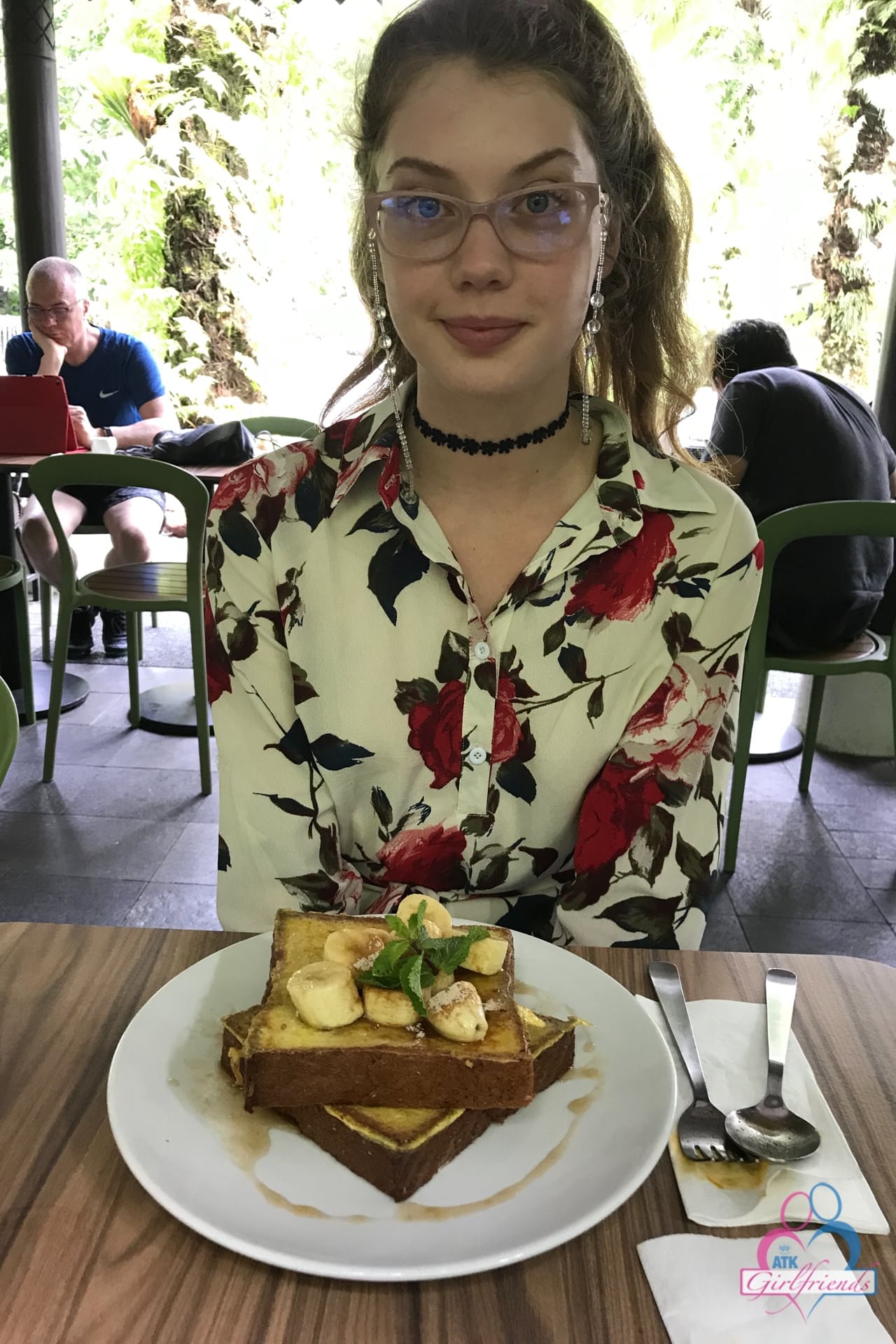 俄罗斯美女 Elena Koshka 在度假照片合集中展示她毛茸茸的阴户