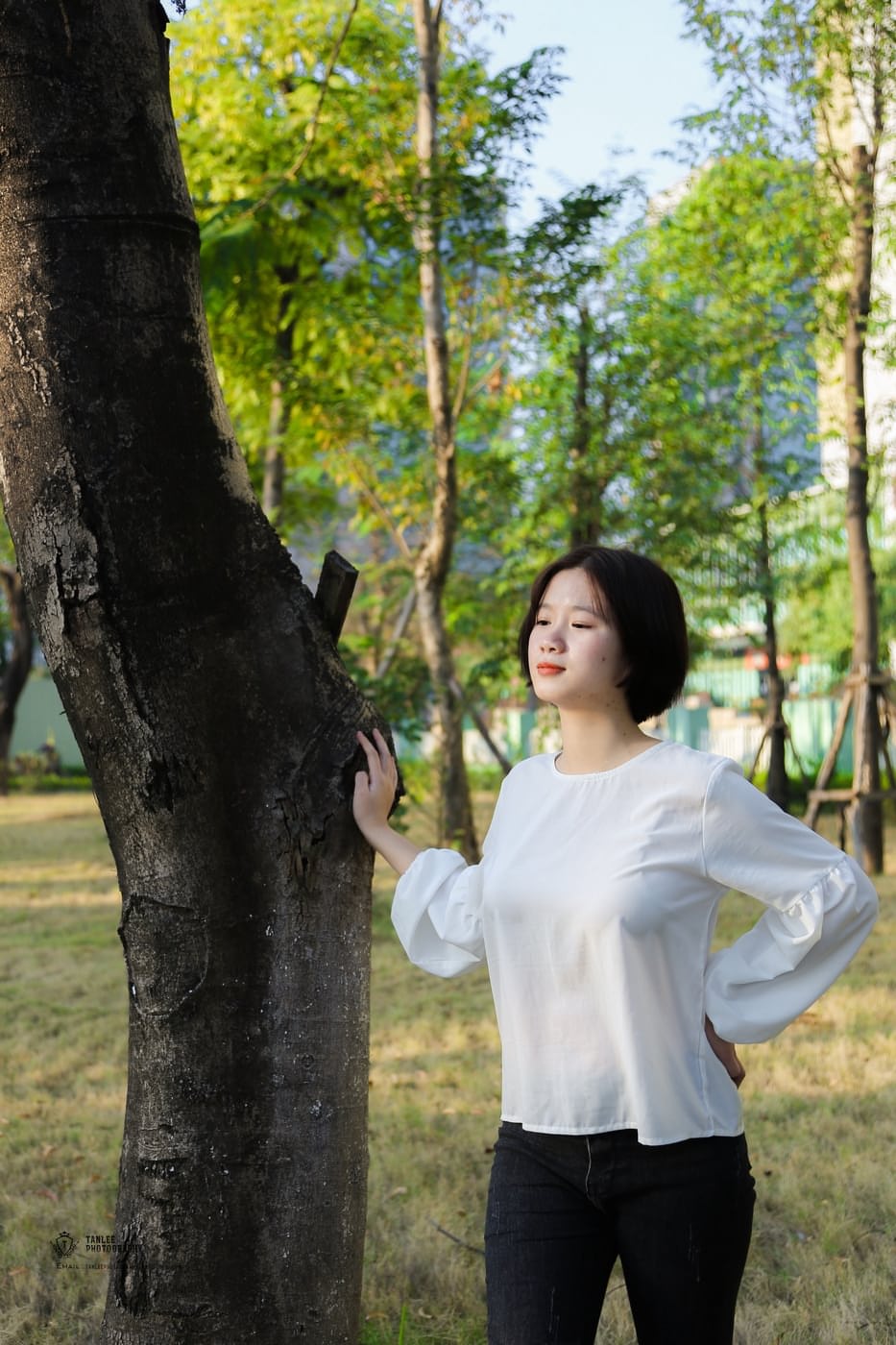 迷人的亚洲宝贝 Julia My Le 在她的合辑中摆姿势和做爱