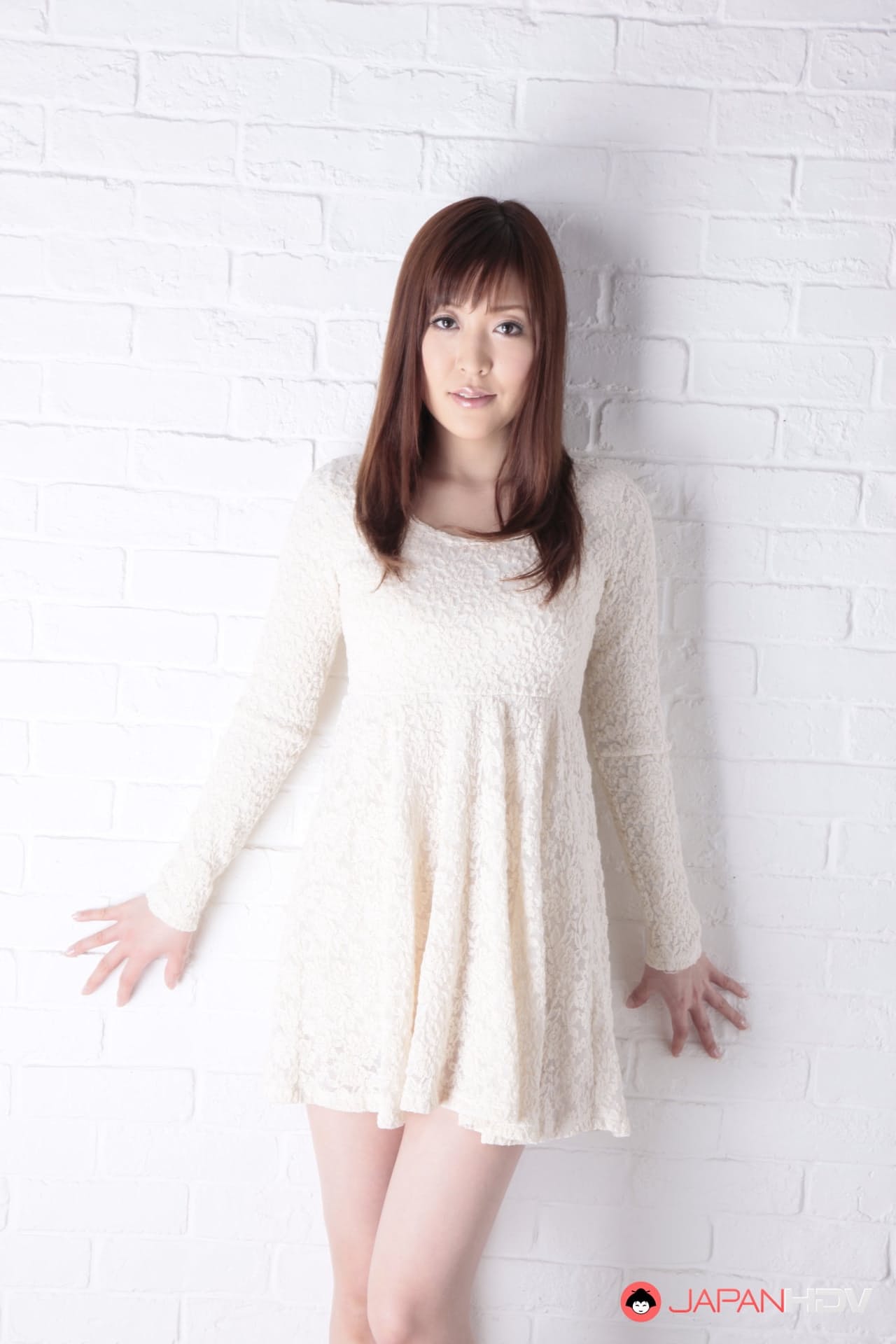 日本单人表演女艺人佐藤崎茜在单人表演中露出了她的小胸