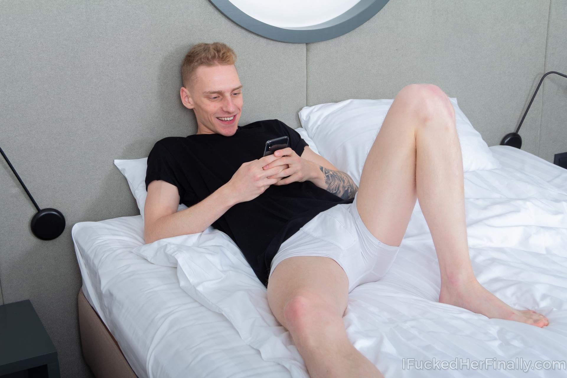 Sexy GF Jay Moon gets fucked in different positions after giving a blowjob