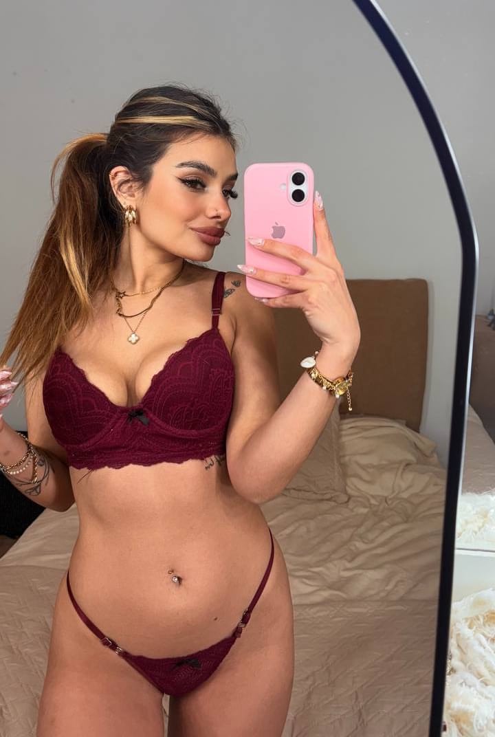 OnlyFans Giorgia Lombardi 表演的 Giorgia Lombardi Nude Images