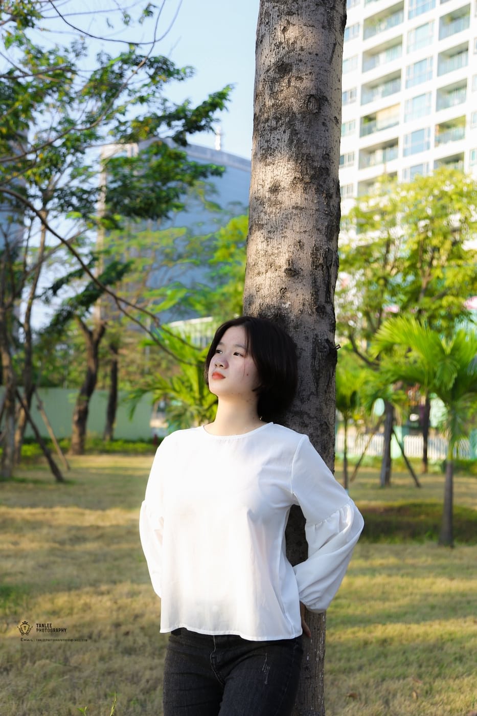迷人的亚洲宝贝 Julia My Le 在她的合辑中摆姿势和做爱