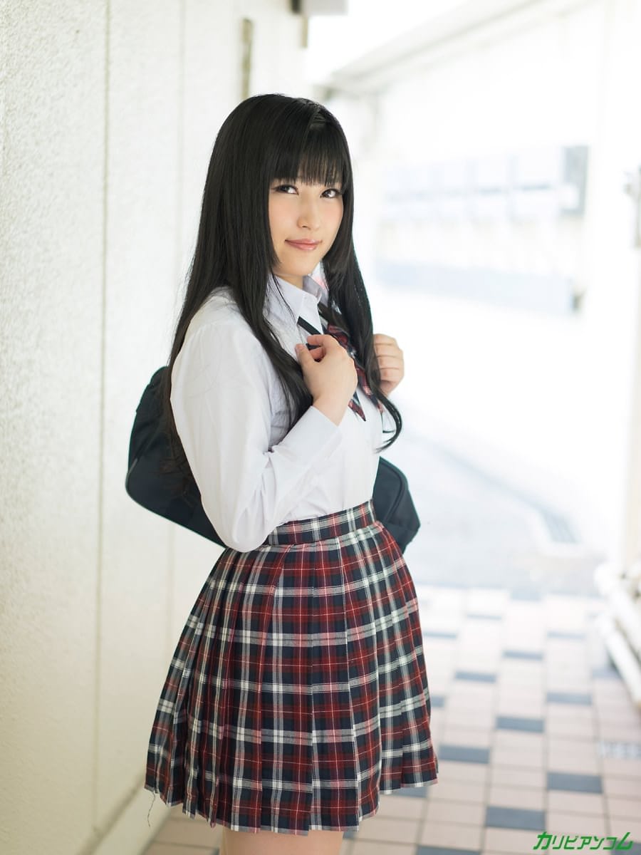 亚洲女学生Haruka Manabe脱下制服享受性爱和creampie