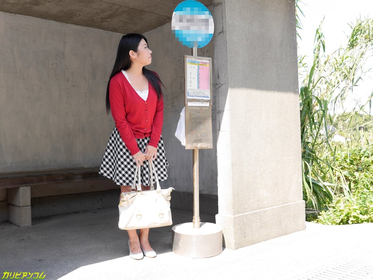 亚洲宝贝 Aimi Nagano 在疯狂轮奸后展示毛茸茸的阴户