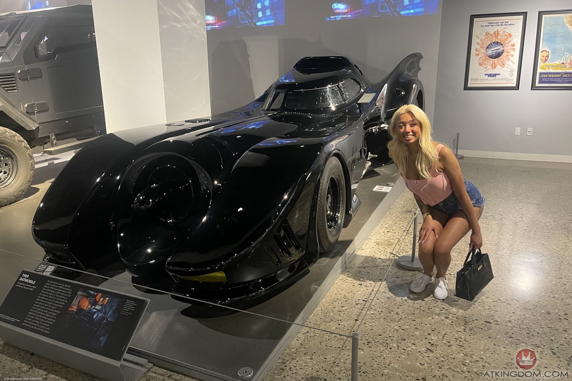 业余少女吉娅-迪贝拉（Gia Dibella）展示她可爱的大奶子并张开她的小穴