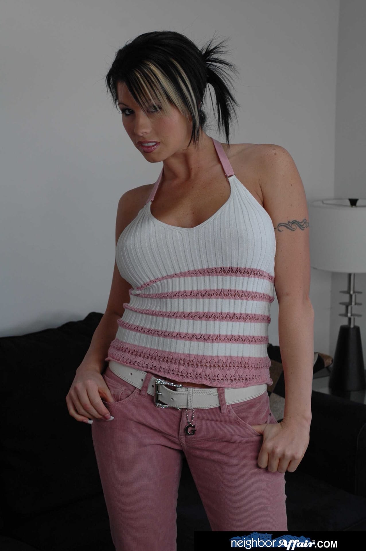 高耸的 MILF Brooke Haven 享受反向女牛仔式的大鸡巴
