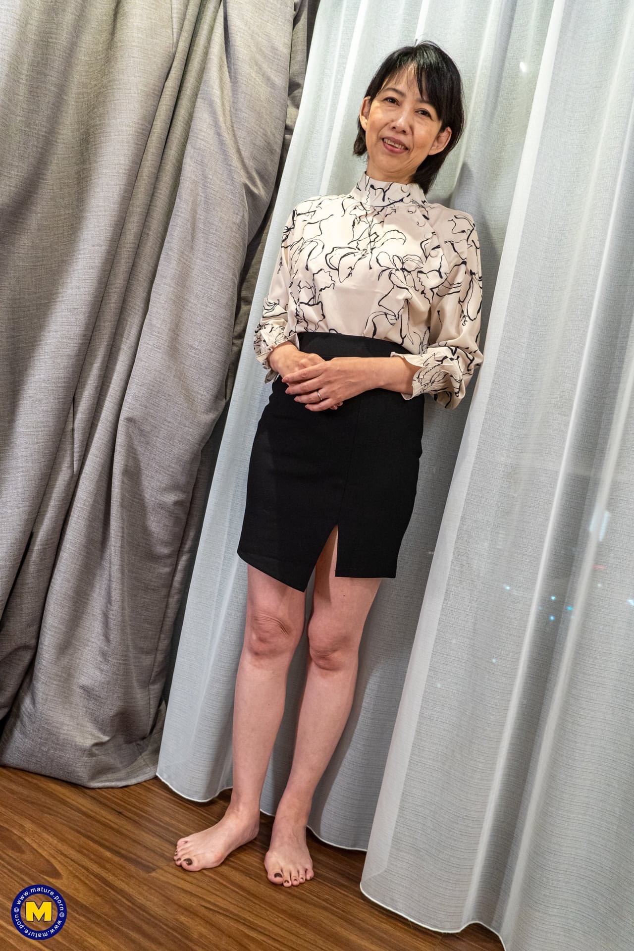 日本短发熟女北野佳子脱衣裸臀摆姿势