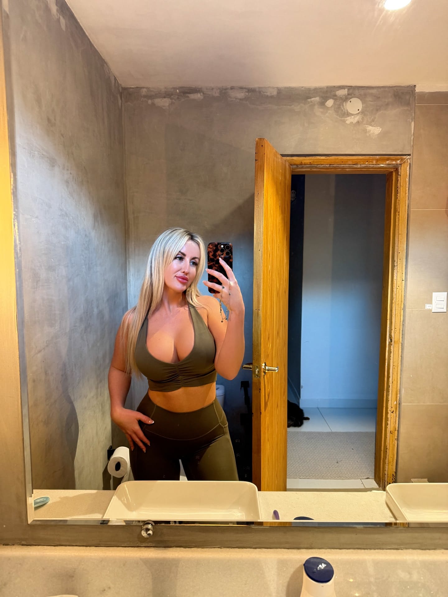 Blonde with long hair takes selfies while showing her pussy in the buff