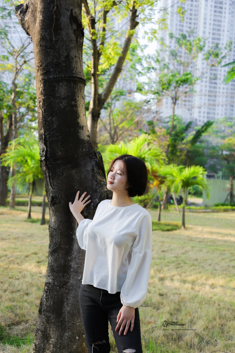 迷人的亚洲宝贝 Julia My Le 在她的合辑中摆姿势和做爱