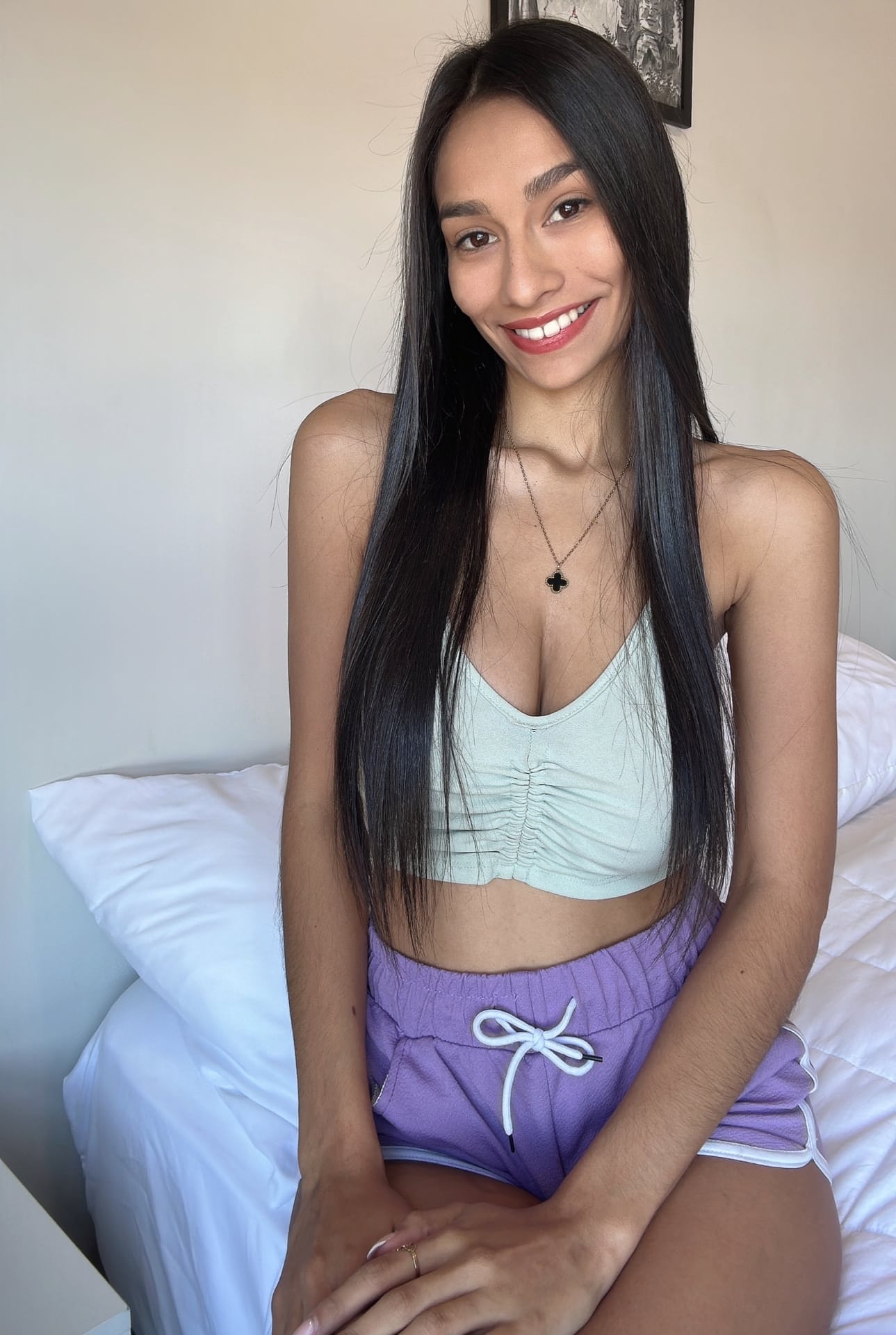 可爱迷人的OnlyFans美女妮娜·福克西身着性感装扮摆拍的合集