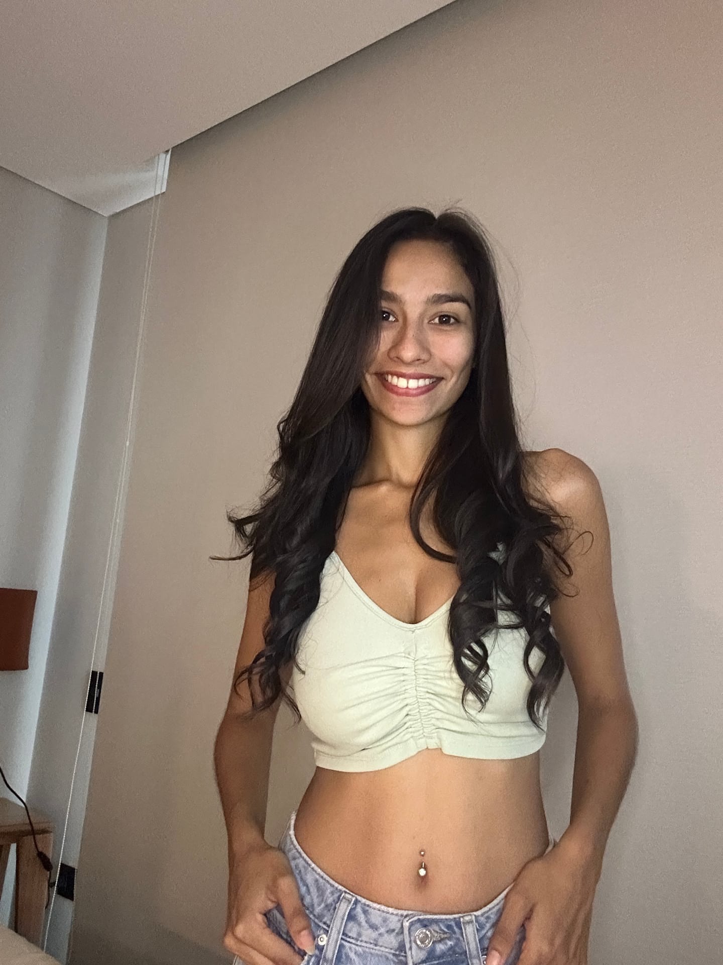 可爱迷人的OnlyFans美女妮娜·福克西身着性感装扮摆拍的合集