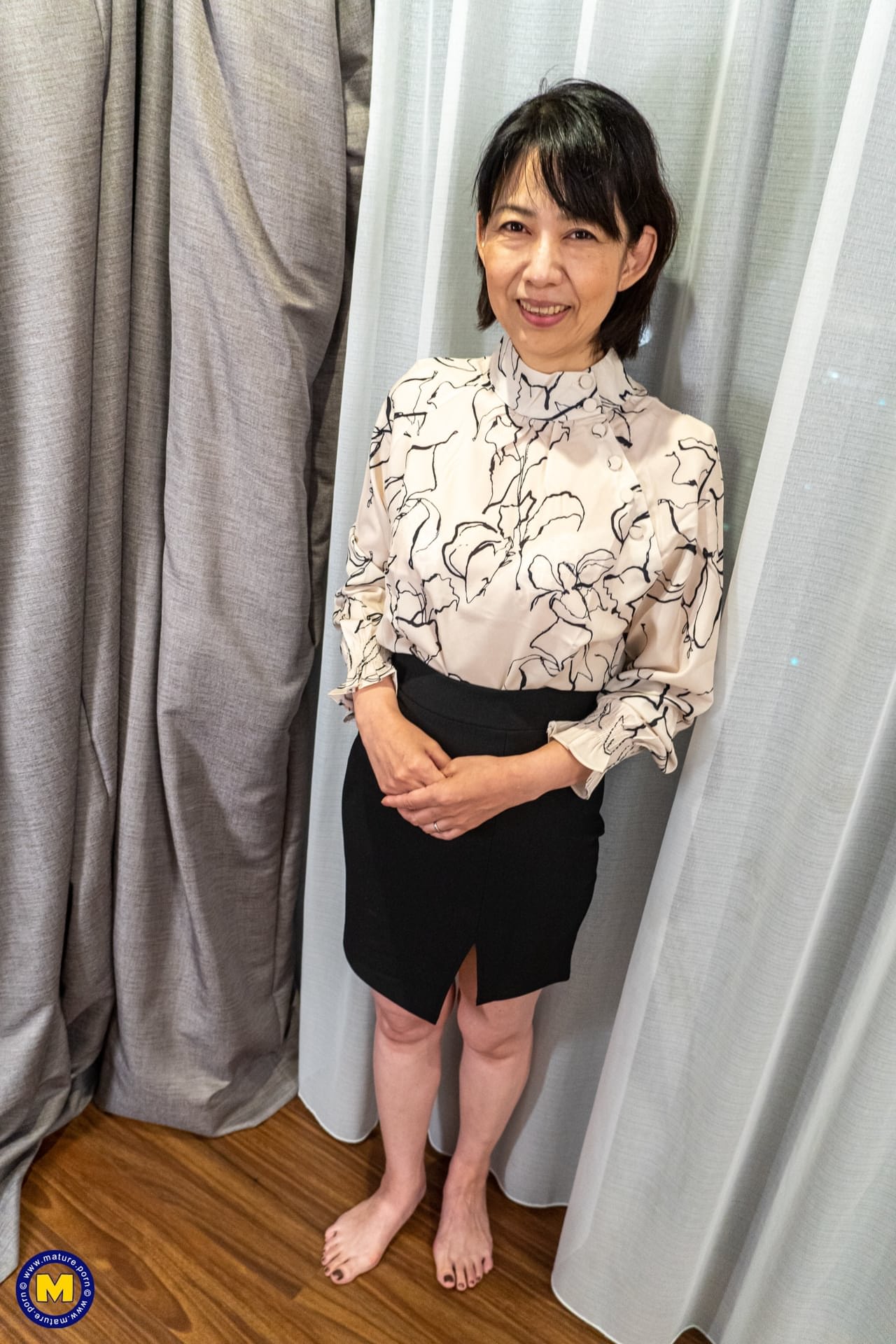日本短发熟女北野佳子脱衣裸臀摆姿势