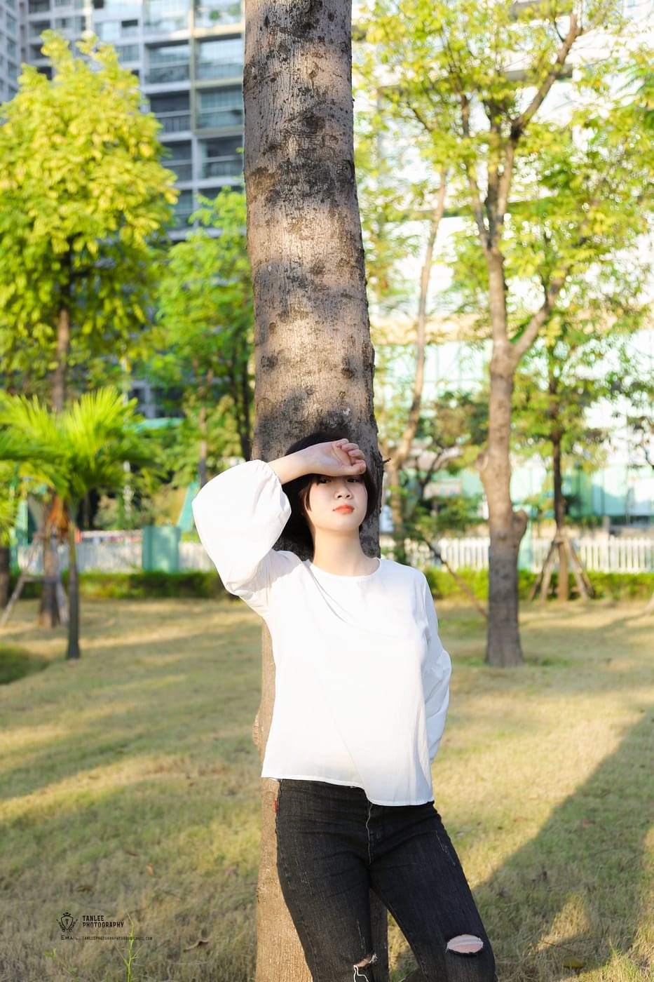 迷人的亚洲宝贝 Julia My Le 在她的合辑中摆姿势和做爱