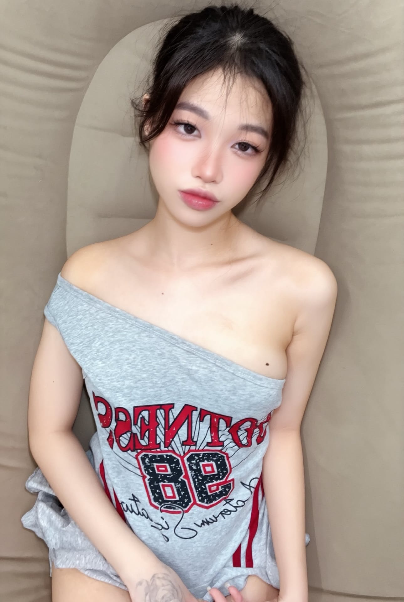 OnlyFans 基拉VIP专属频道，内含基拉VIP成人写真