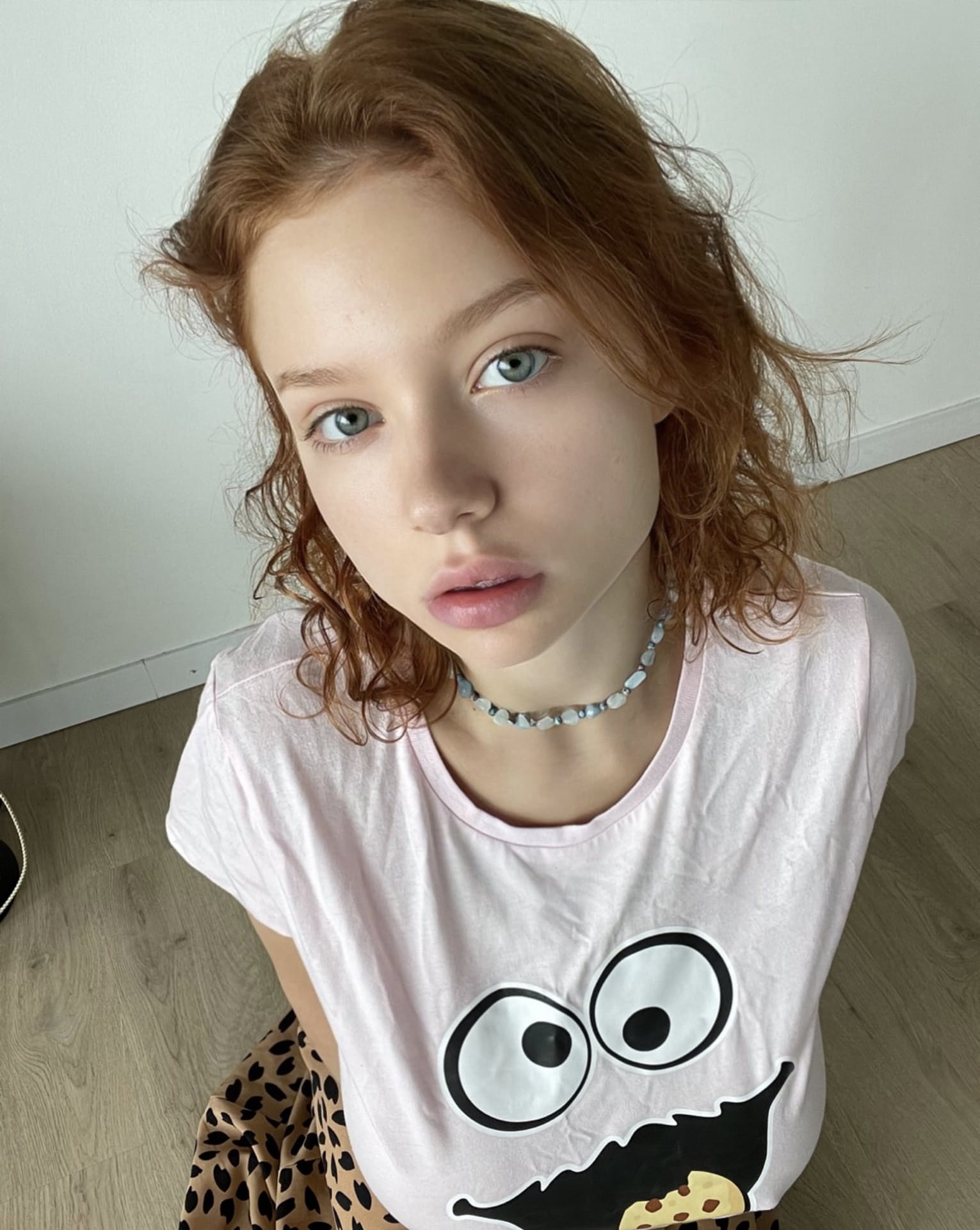 丰满美女在无胸罩性感合辑中挑逗大胸