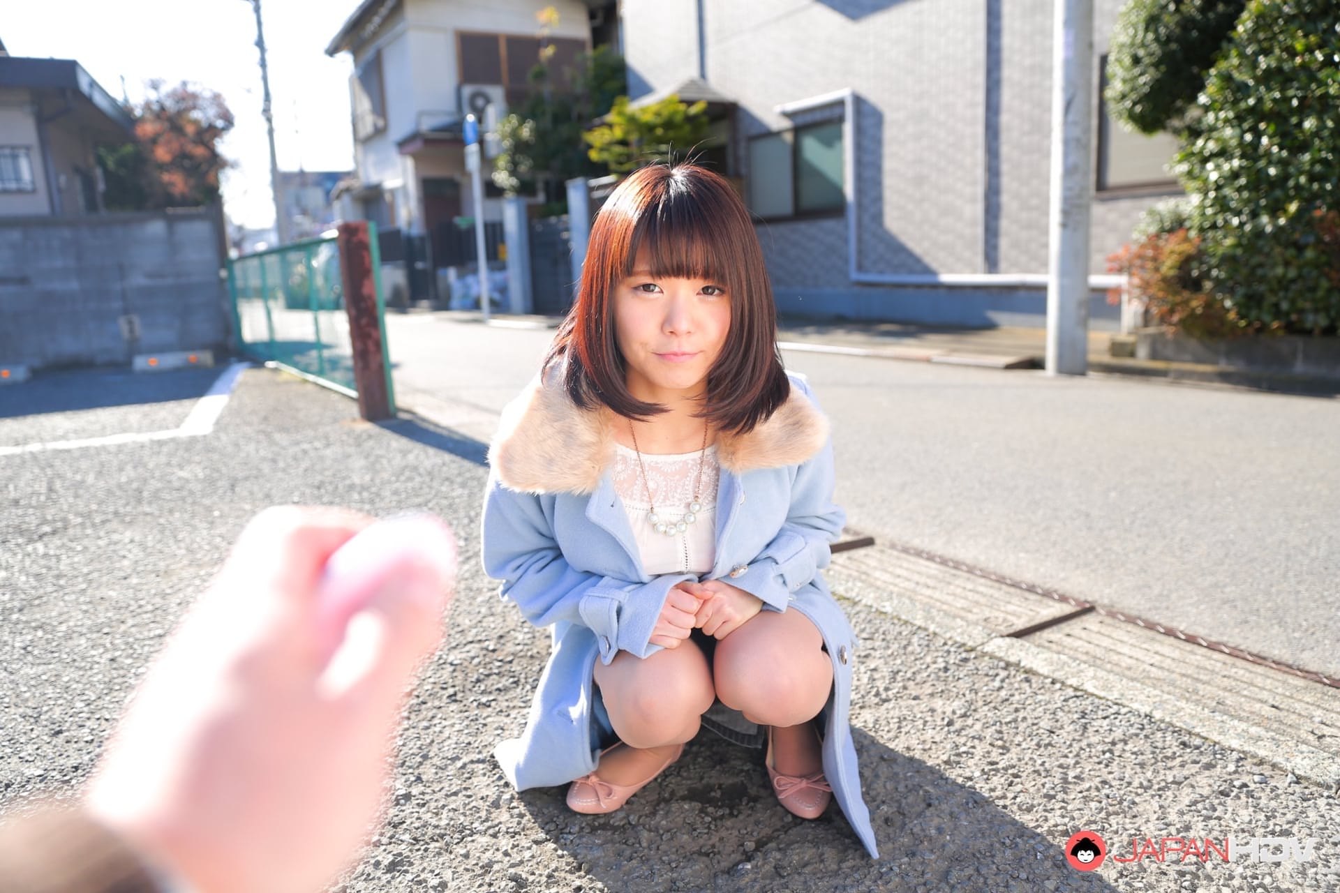可爱的日本女孩 Haruka Miura 在公共场合暴露下体