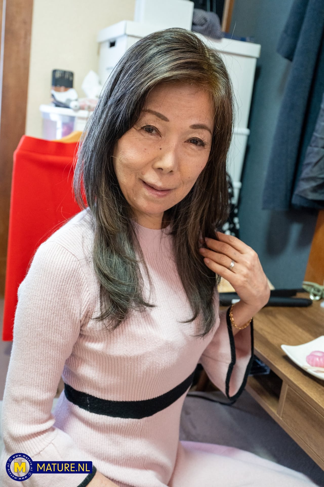 成熟NL由哈鲁风狗狗、神威悦子出演 情色画廊