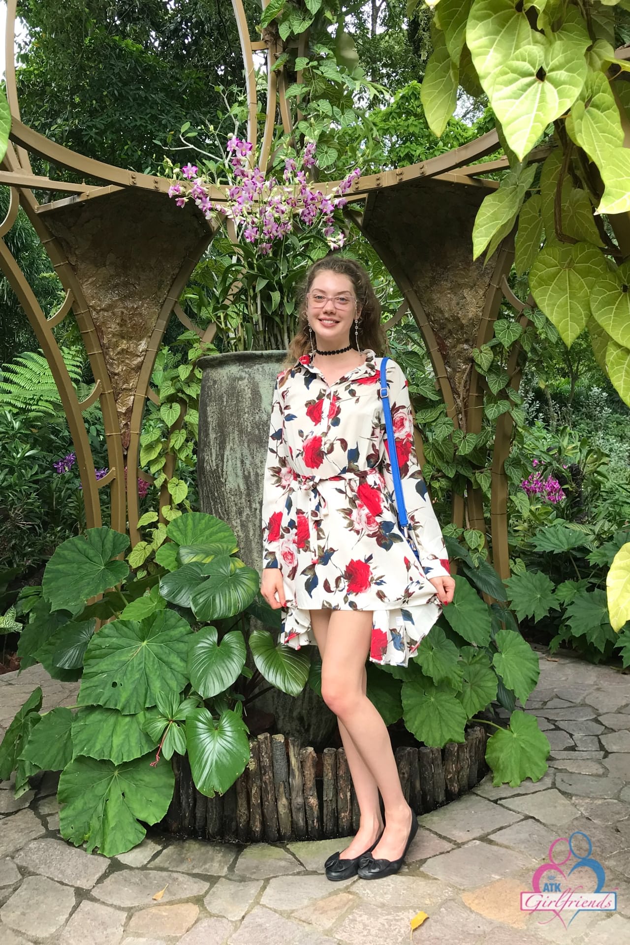 俄罗斯美女 Elena Koshka 在度假照片合集中展示她毛茸茸的阴户