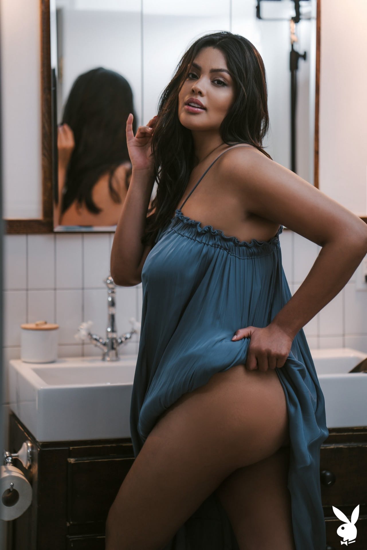 墨西哥大胸美女 Jocelyn Corona 在家中炫耀