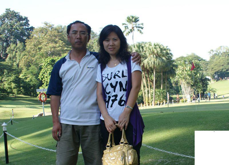 都說嘴唇上方有痣的女人性欲強，她男人只好帶她去3P了（露臉） (26P)