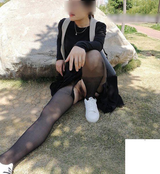 露出還得是人妻 (10P)