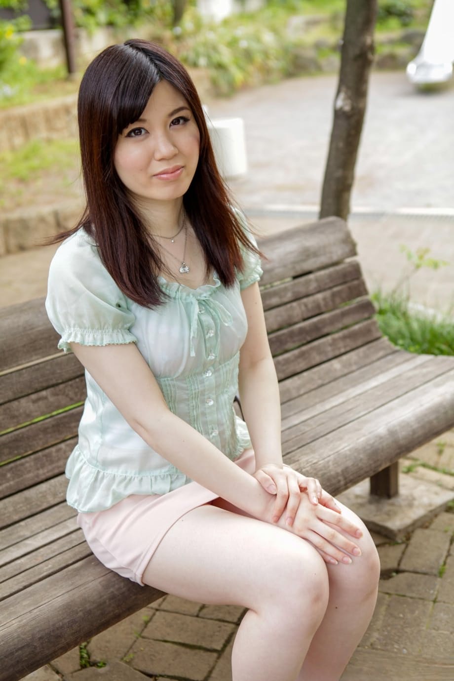 日本新手在面包车里被陌生人剥光衣服并用手指干