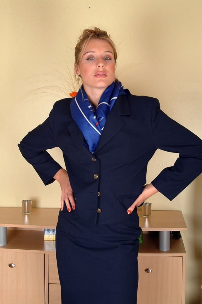 性感空姐安吉丽娜脱掉制服,露出毛茸茸的阴道