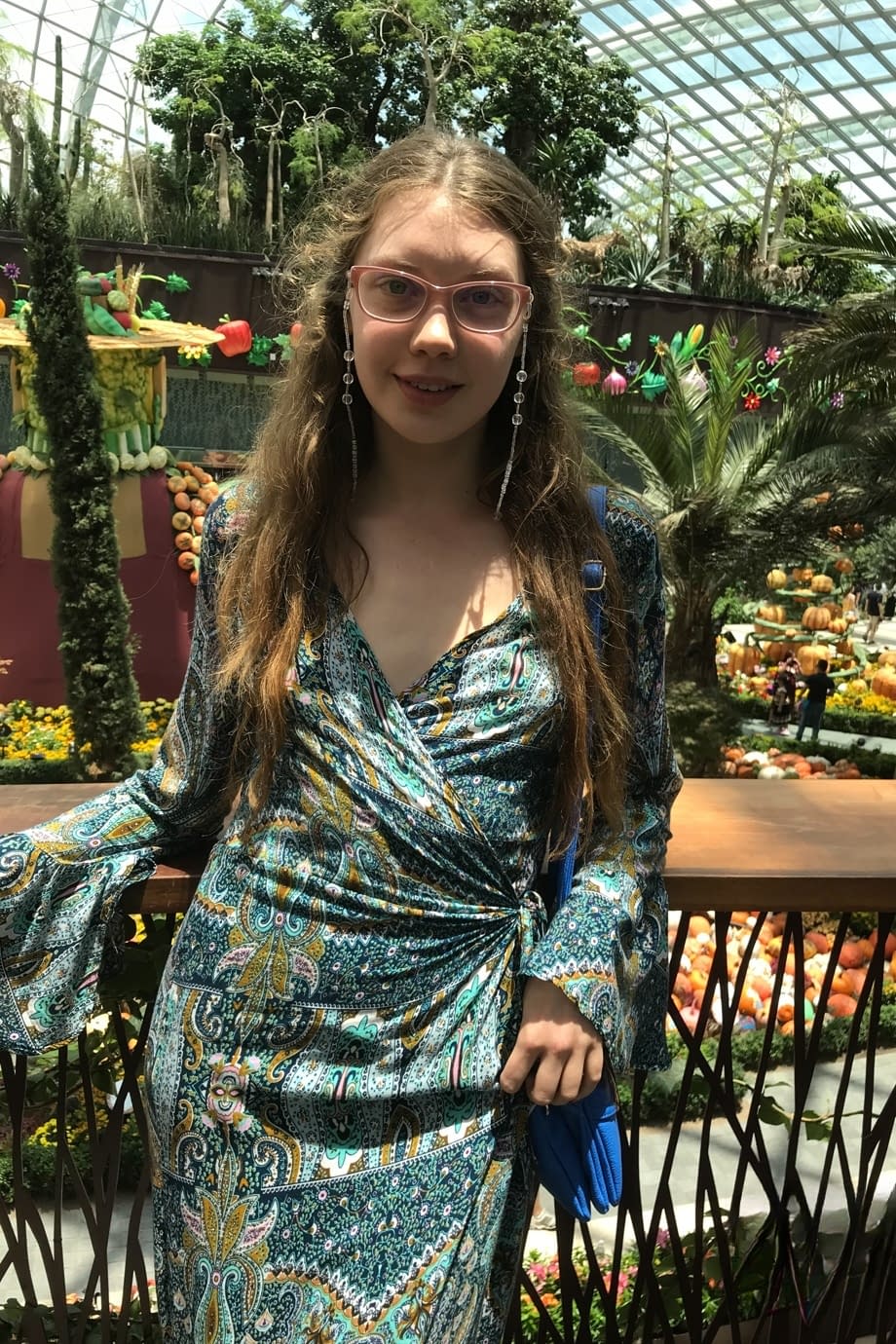 俄罗斯美女 Elena Koshka 在度假照片合集中展示她毛茸茸的阴户